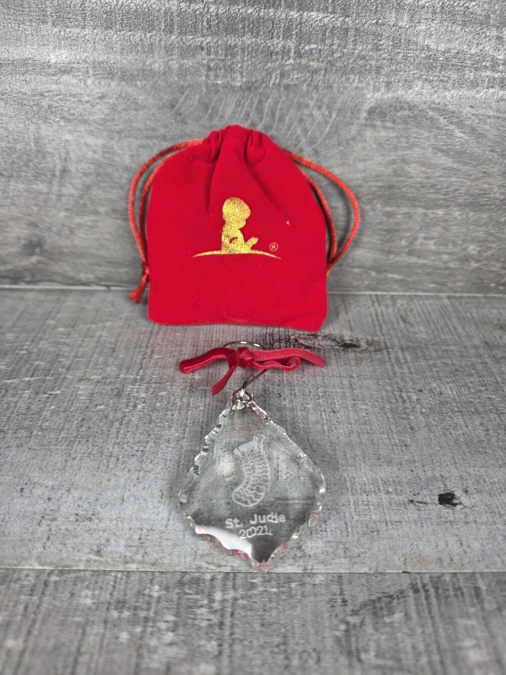 St. Jude Children’s Glass Dangling Christmas Ornament w Red Velvet Bag g74c